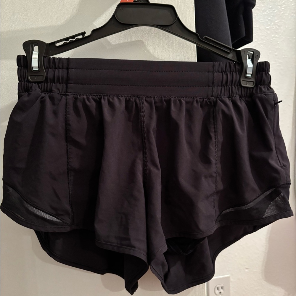 lululemon black hotty hot 2.5” Shorts